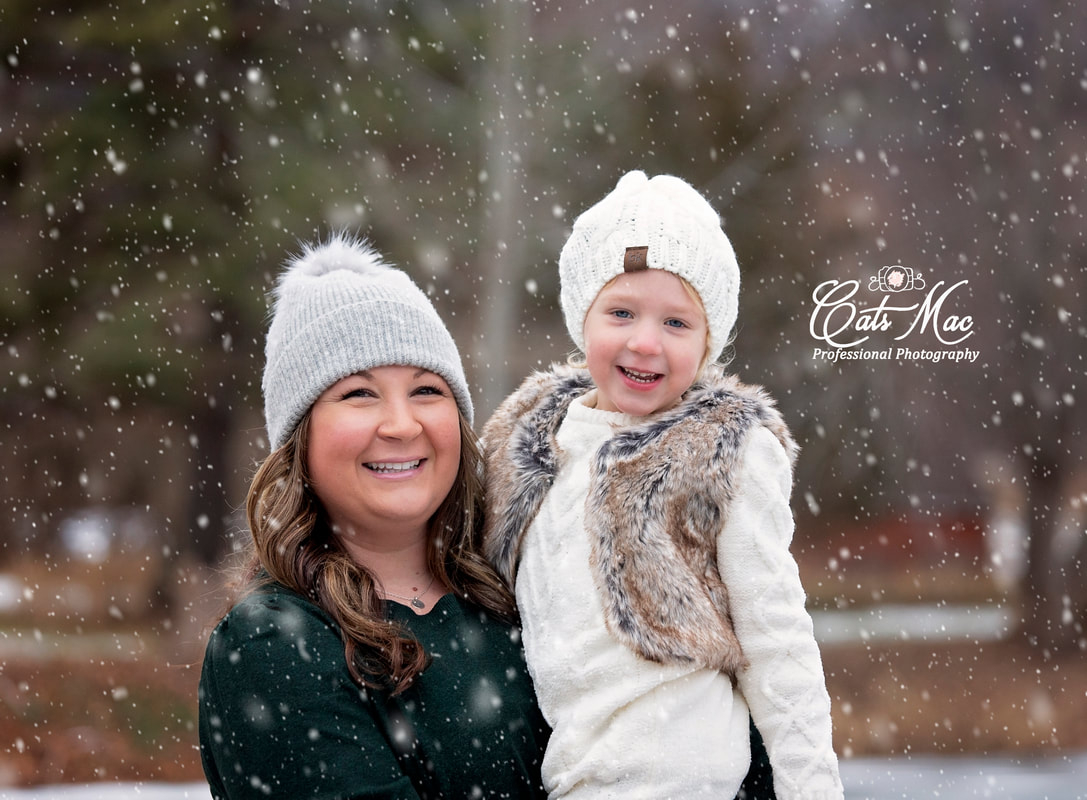 winter family photo session snow 