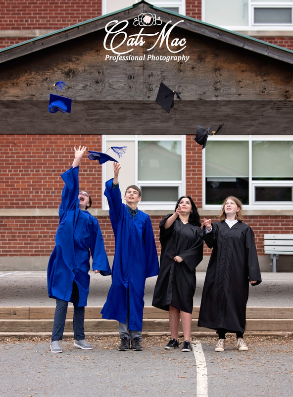 Grad Photos throwing hats up