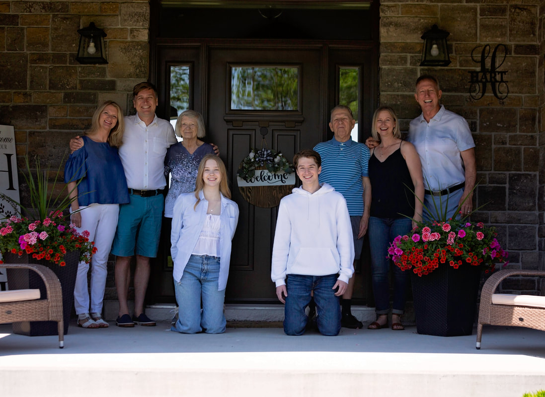 Large family photo session Cobourg Ontario