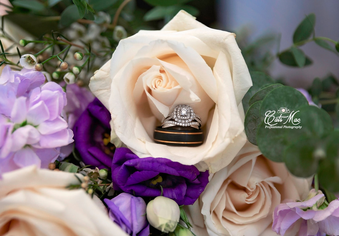 Wedding rings rose bouquet