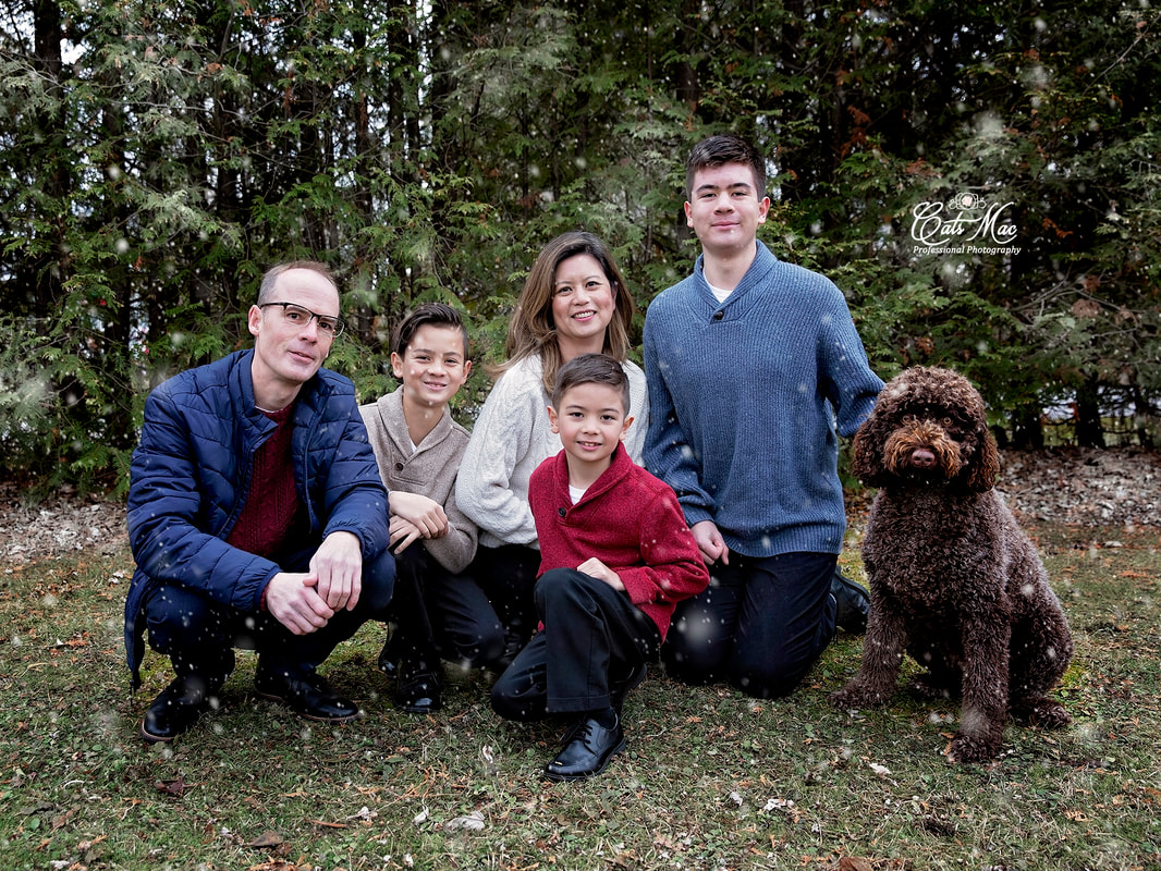 Outdoor family photo session with dog