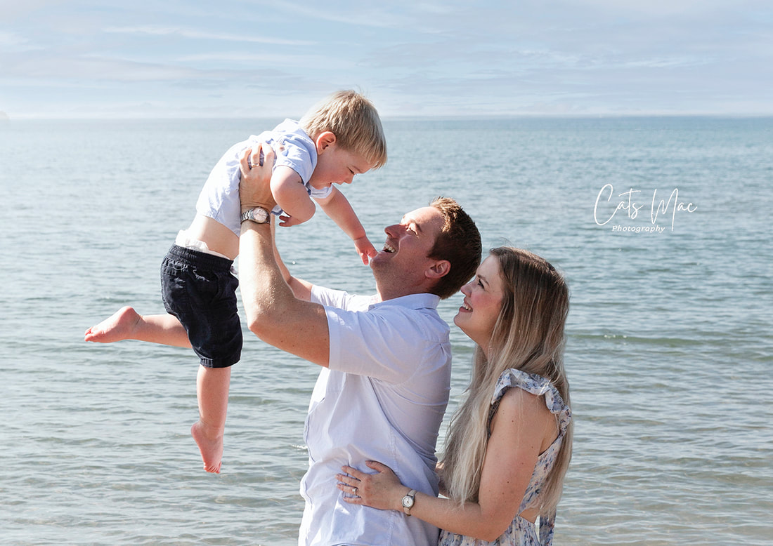 Mom Dad and baby photo shoot at Cobourg Beach Ontario 