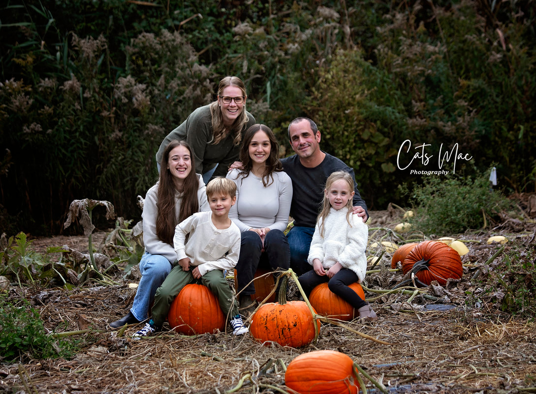 Large family fall photo session in pumpkin patch